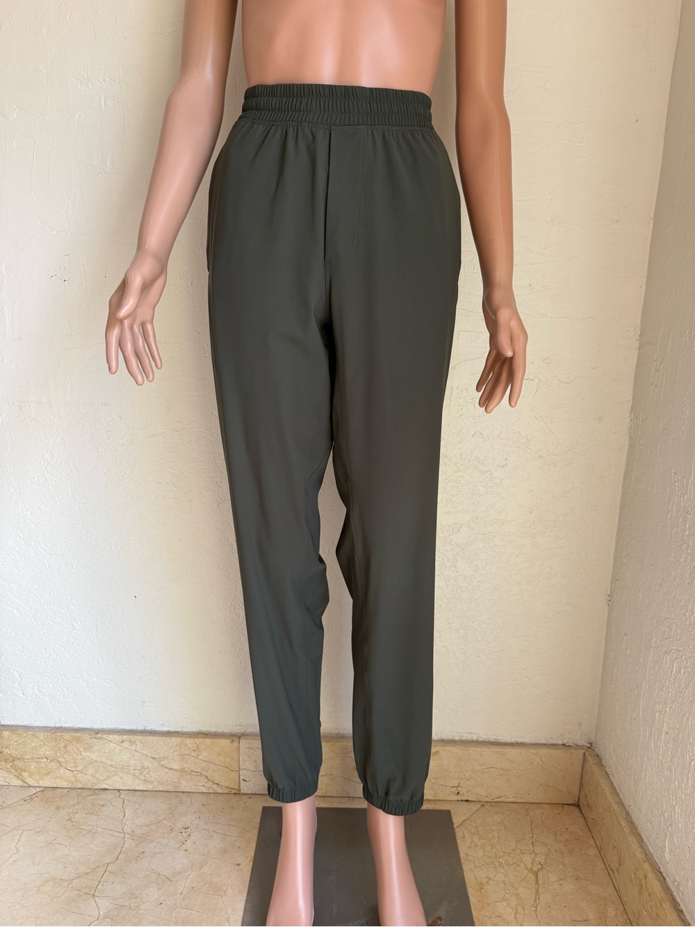 lululemon athletica Olive Green Elastic-Waist Joggers Yoga Women’s Size L Pants